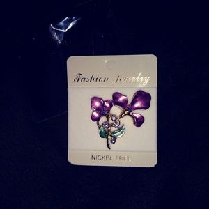 Brooch. New in pkg . Fashion Jewelry . Nickel Free